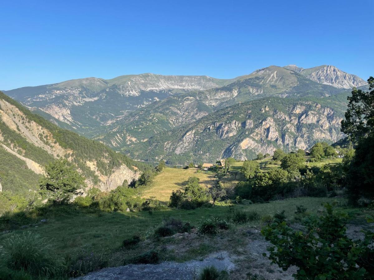 Gite De La Fontaine Gorges De Daluis Esterno foto
